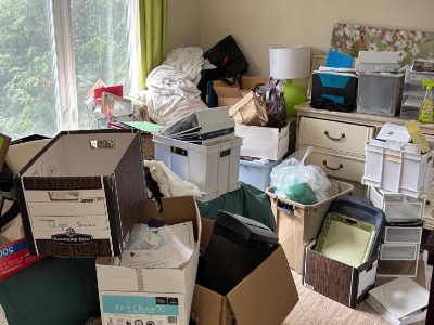 As soon as each item is lying in front of me, I start to sort them. I always have a look, what to keep, what to trash, what to donate, what to relocate and what to repair.<br><br>